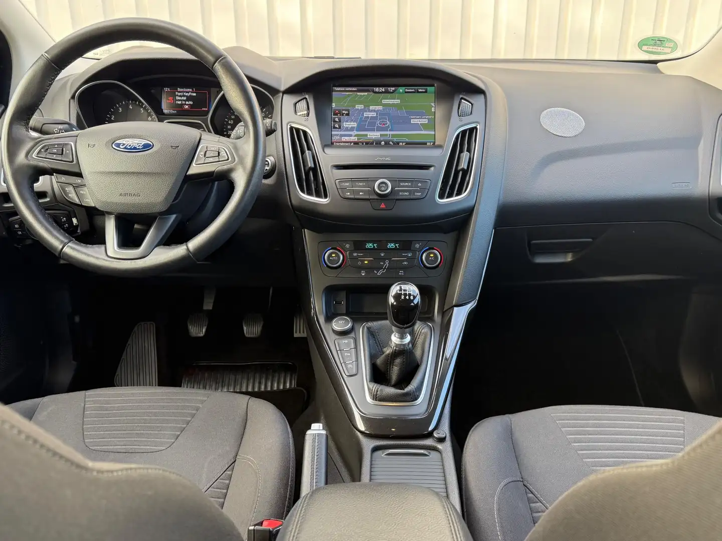 Ford Focus Wagon 1.0 Titanium (125PK) 2e Eigenaar,Climate,Nav Grau - 2