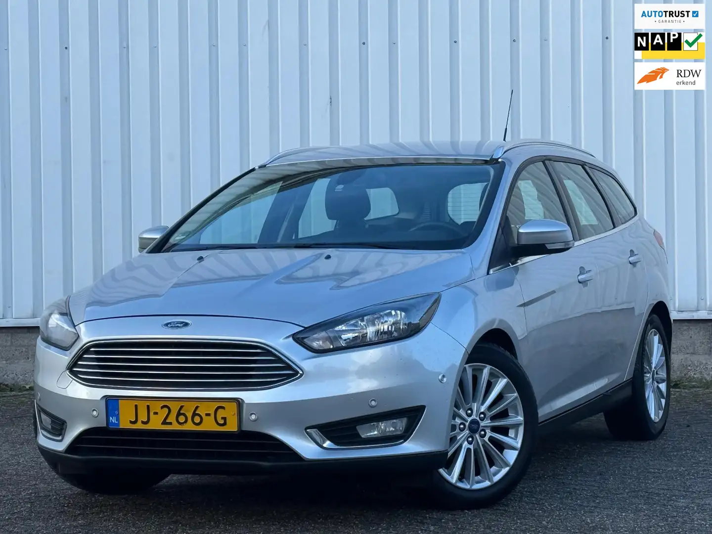 Ford Focus Wagon 1.0 Titanium (125PK) 2e Eigenaar,Climate,Nav Grau - 1