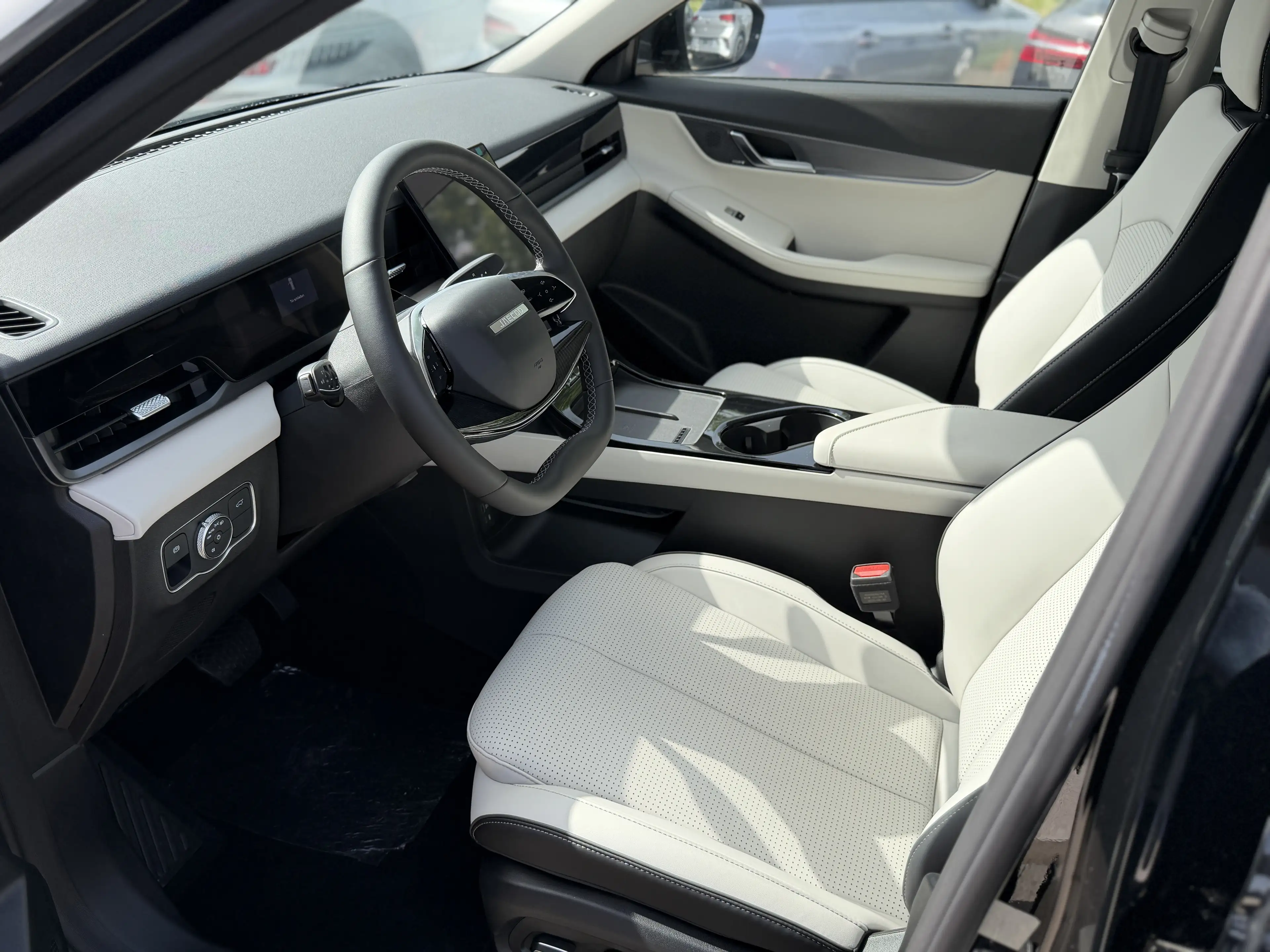 Jaecoo J5 — photo 11