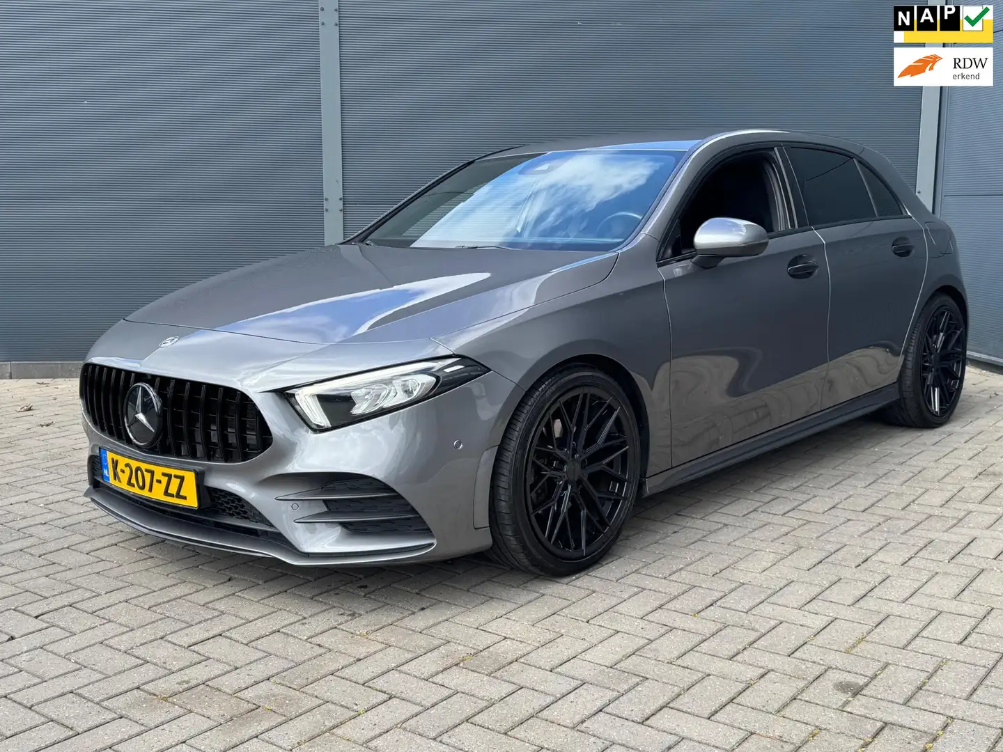 Mercedes-Benz A 200 Solution AMG / Gr Navi / Camera / Pdc Gris - 1
