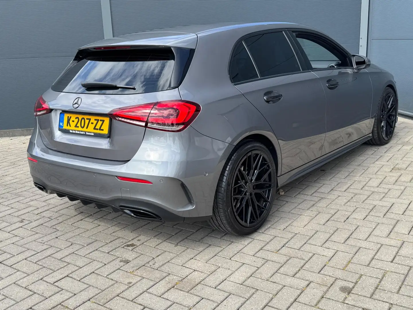 Mercedes-Benz A 200 Solution AMG / Gr Navi / Camera / Pdc Gris - 2