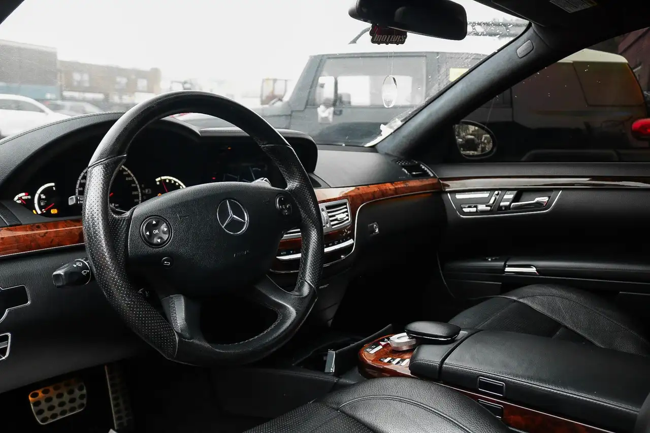 Mercedes-Benz S-Class снимка Mercedes-Benz S-Class