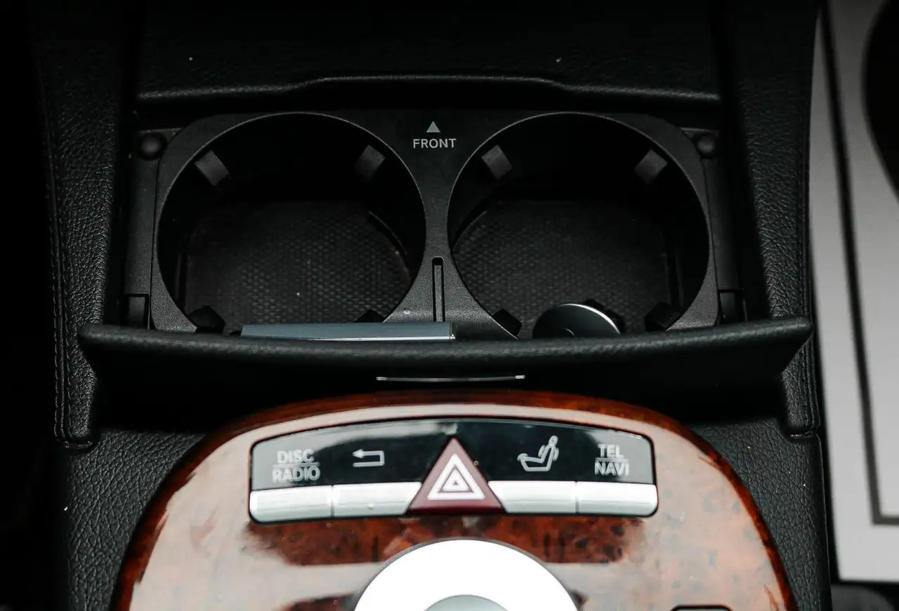 Mercedes-Benz S-Class снимка Mercedes-Benz S-Class