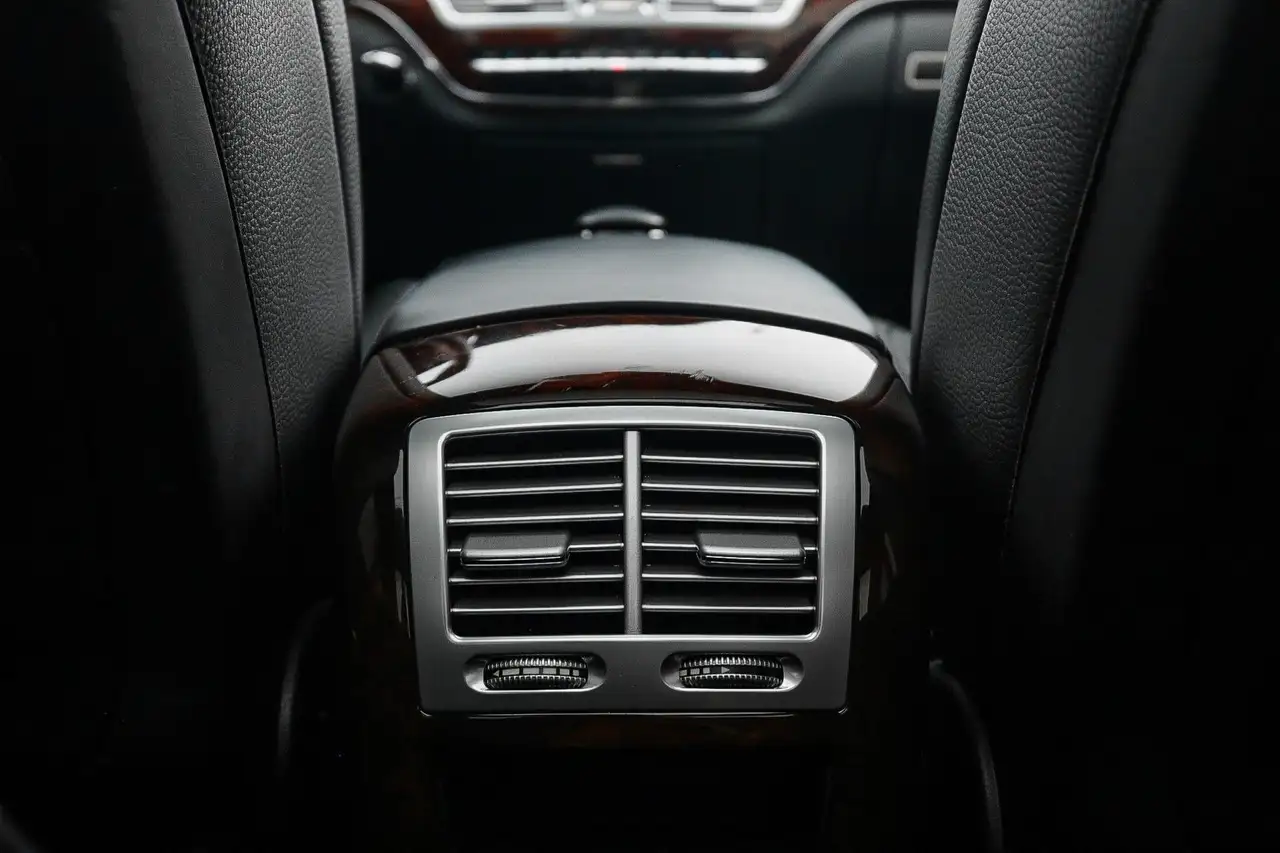 Mercedes-Benz S-Class снимка Mercedes-Benz S-Class