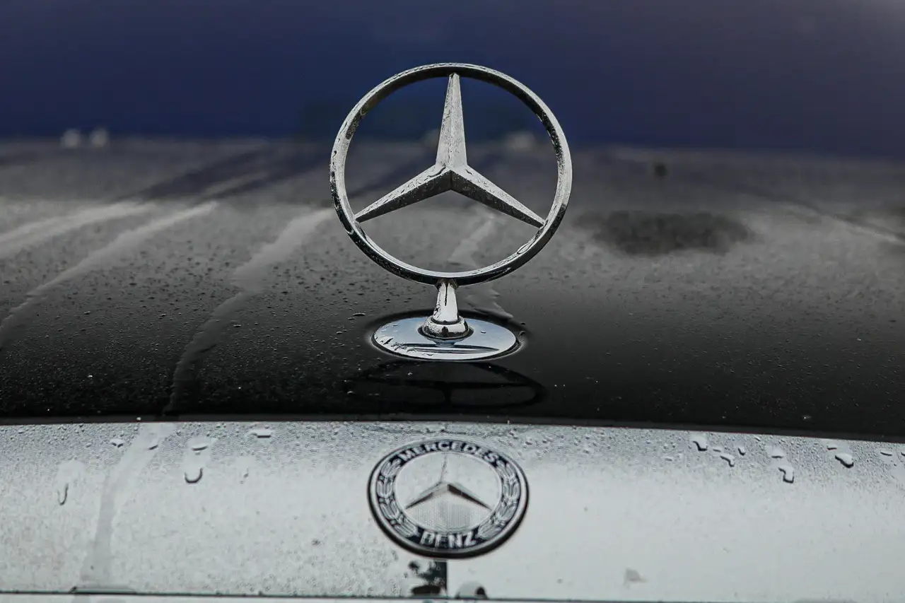 Mercedes-Benz S-Class снимка Mercedes-Benz S-Class