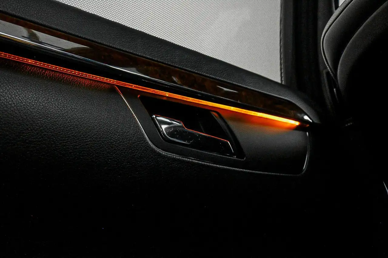 Mercedes-Benz S-Class снимка Mercedes-Benz S-Class