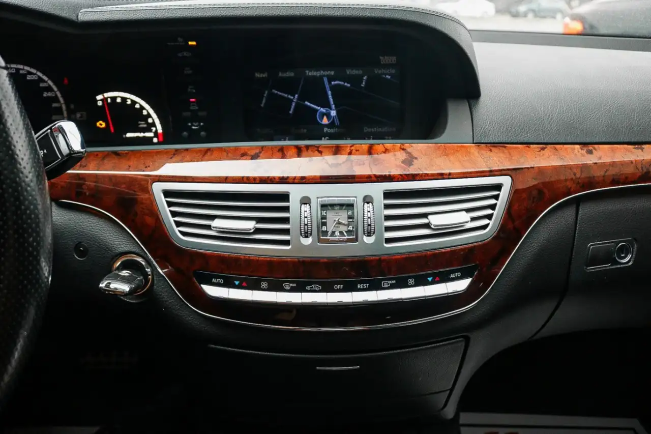 Mercedes-Benz S-Class снимка Mercedes-Benz S-Class