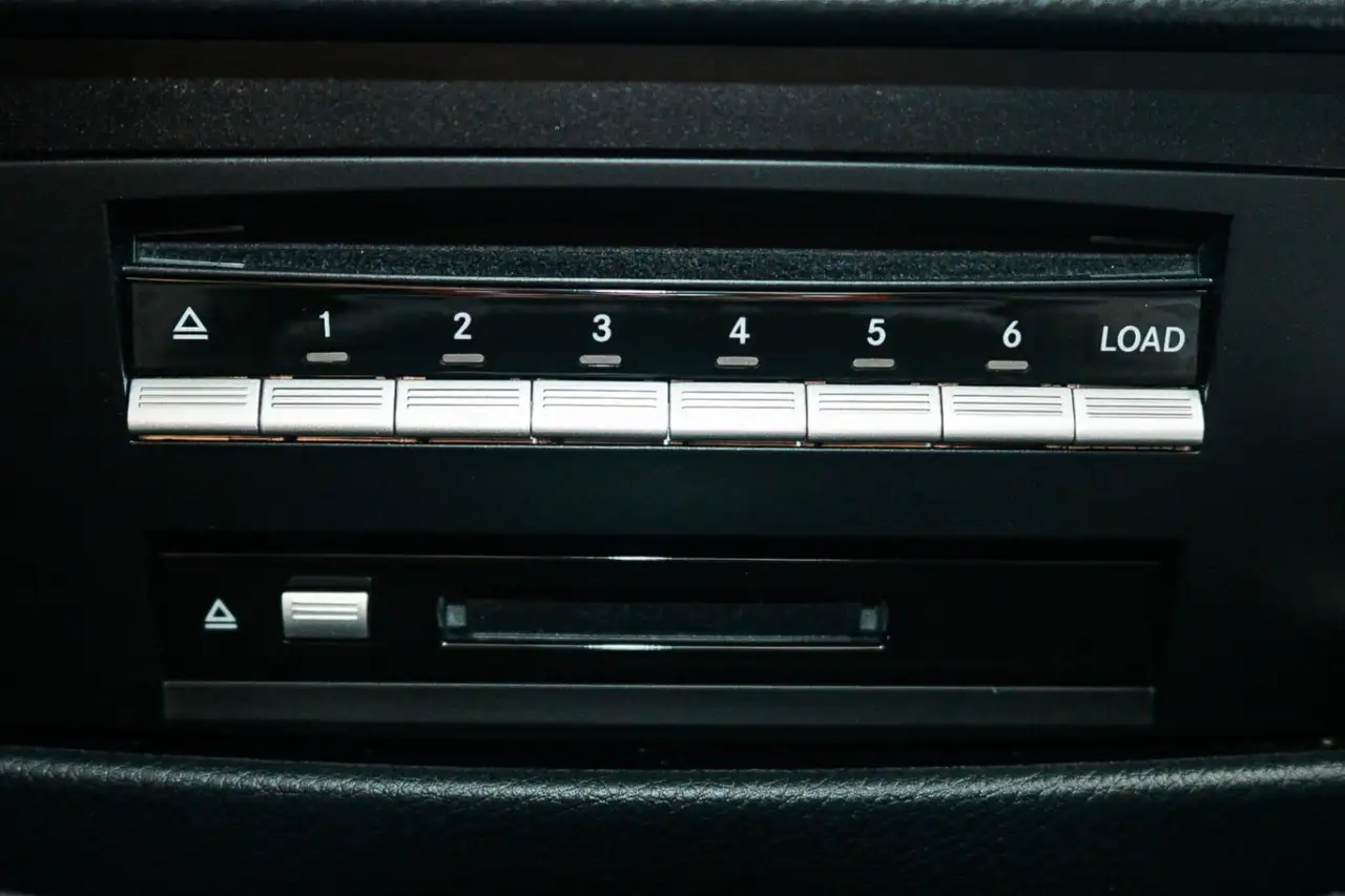Mercedes-Benz S-Class снимка Mercedes-Benz S-Class