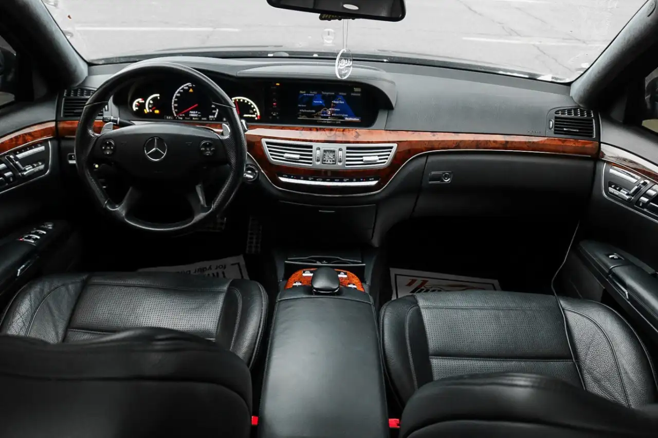 Mercedes-Benz S-Class снимка Mercedes-Benz S-Class