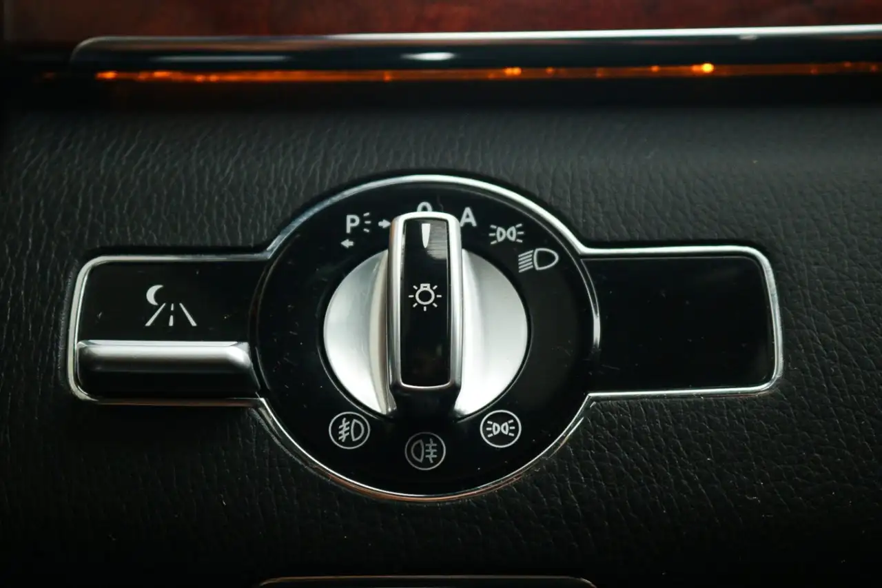 Mercedes-Benz S-Class снимка Mercedes-Benz S-Class