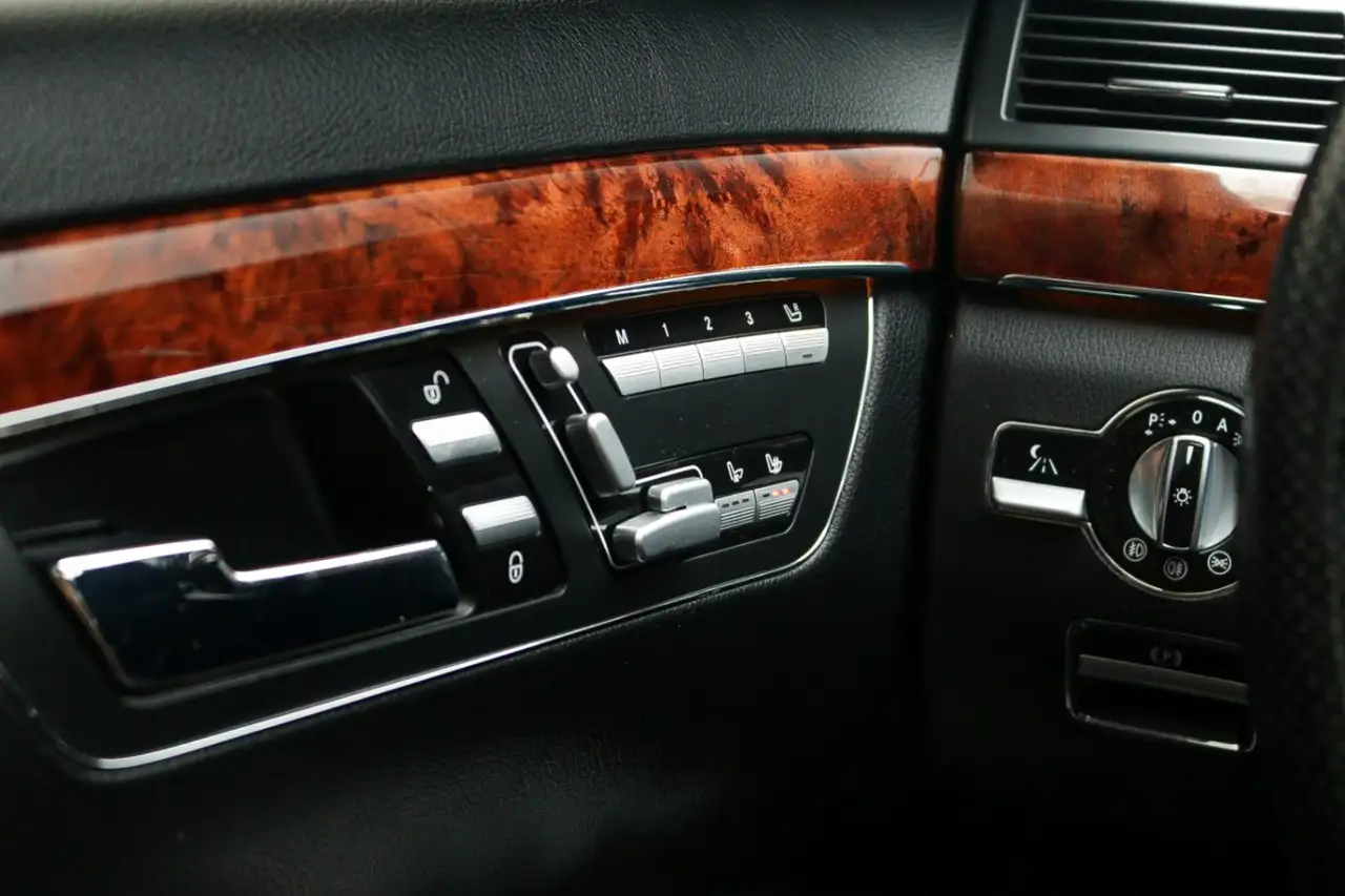 Mercedes-Benz S-Class снимка Mercedes-Benz S-Class