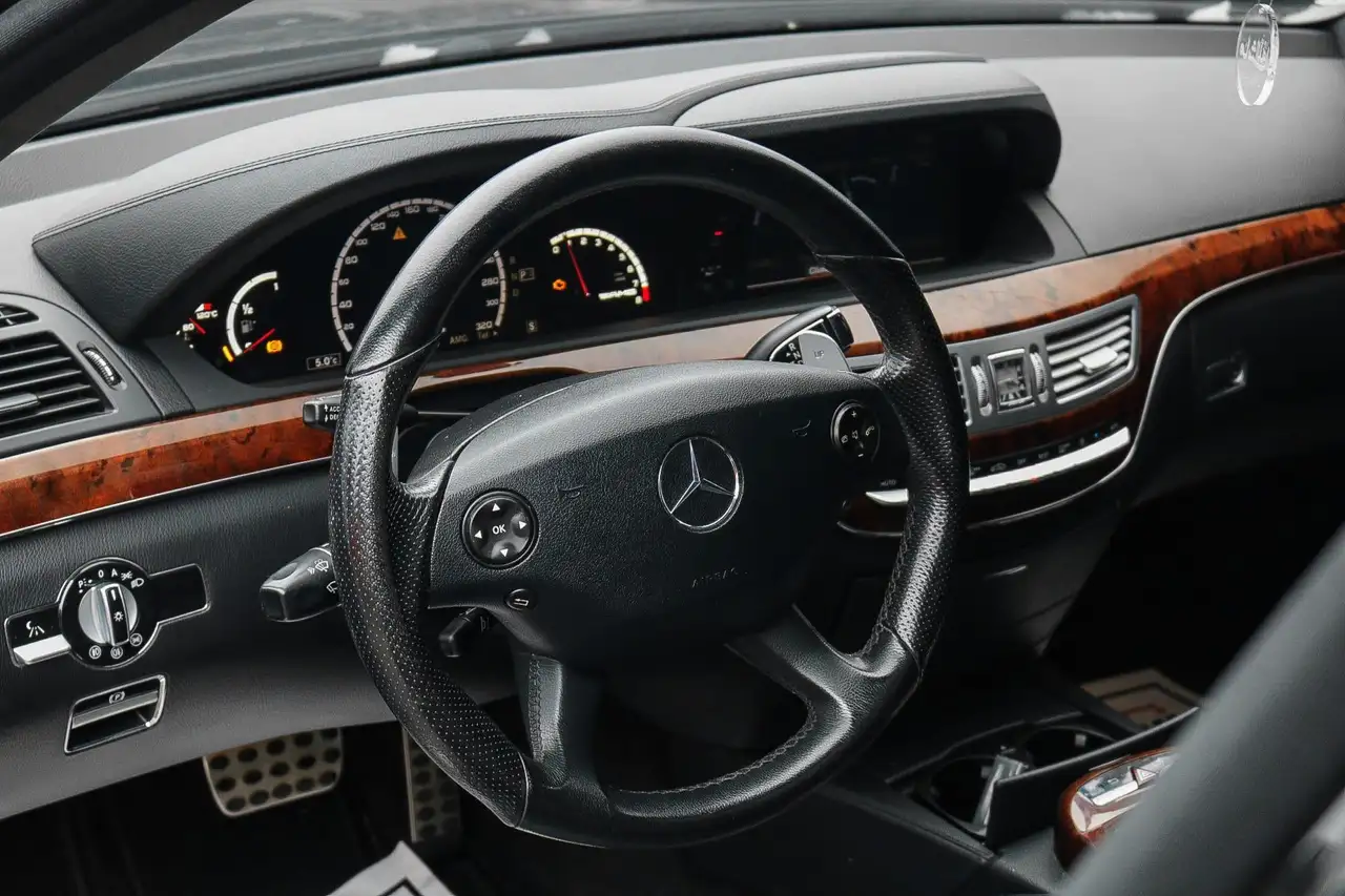 Mercedes-Benz S-Class снимка Mercedes-Benz S-Class