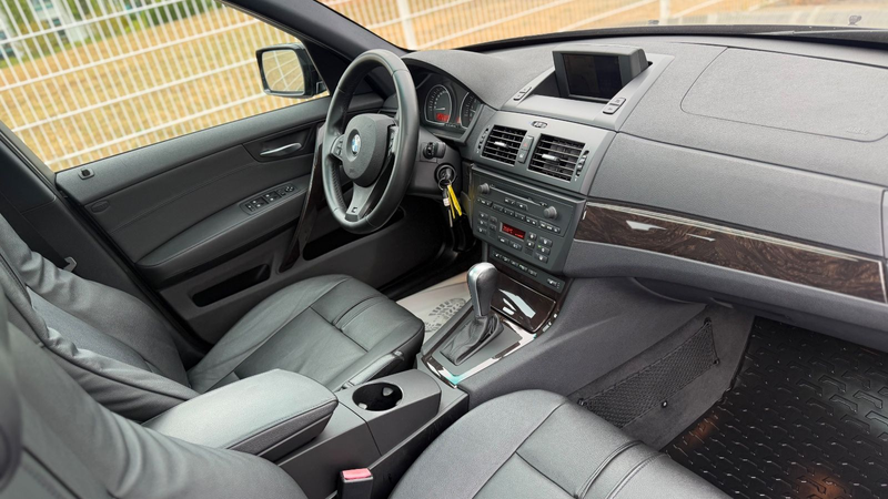 BMW X3 2.5 Si M-Sport Autom./Navi/Panorama/Leder/AHK — photo 9