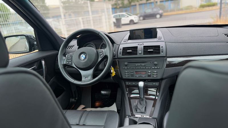 BMW X3 2.5 Si M-Sport Autom./Navi/Panorama/Leder/AHK — photo 6