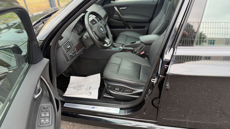 BMW X3 2.5 Si M-Sport Autom./Navi/Panorama/Leder/AHK — photo 4