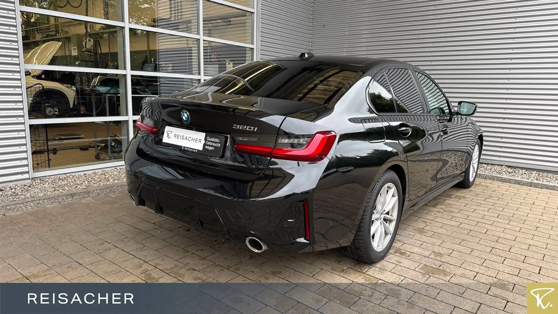 BMW 320 i A Lim M-Sport,Autom Schwarz - 2
