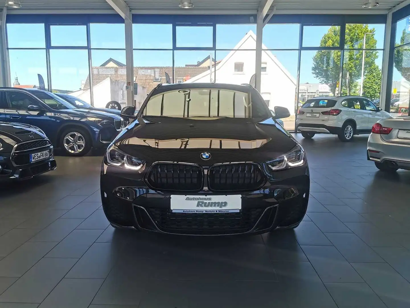 BMW X2 xDrive20d M Sport AHK/NAVI/LED adapt. Schwarz - 2