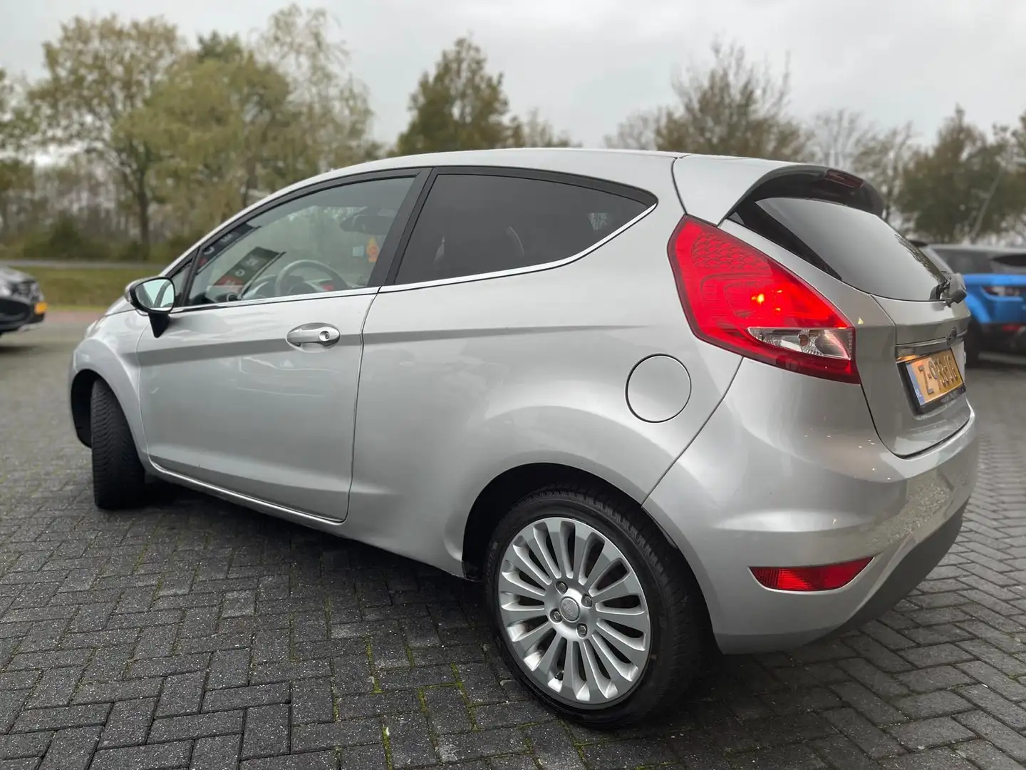 Ford Fiesta 1.4 Ghia | Stoelverwarming | Climate Control | Air Gris - 2
