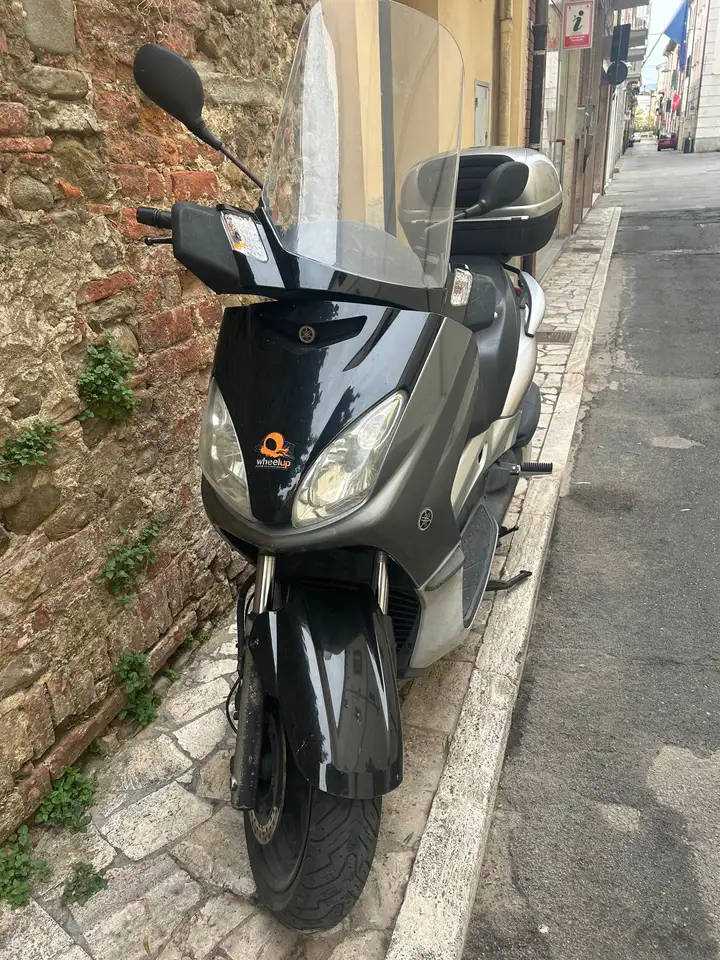 Yamaha X-Max 250