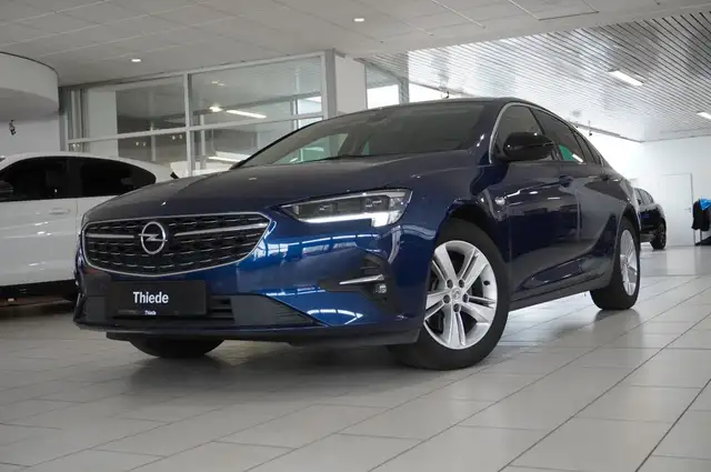 Opel Insignia view 3