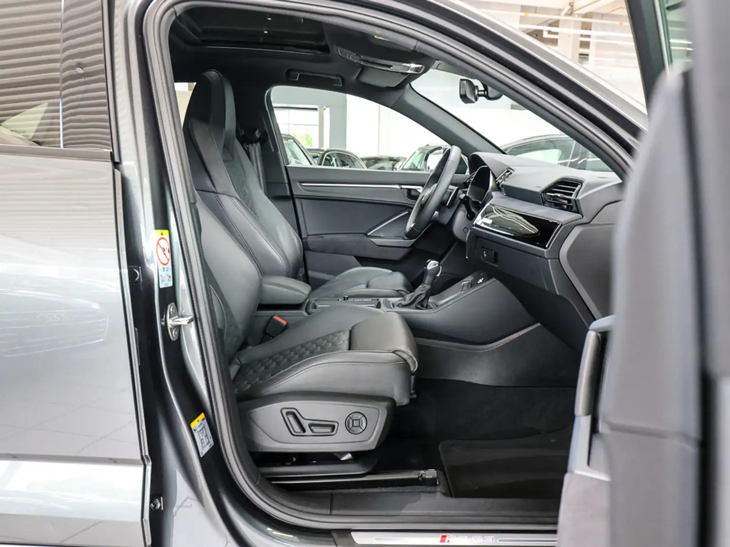 Audi RS Q3 Grau - 2