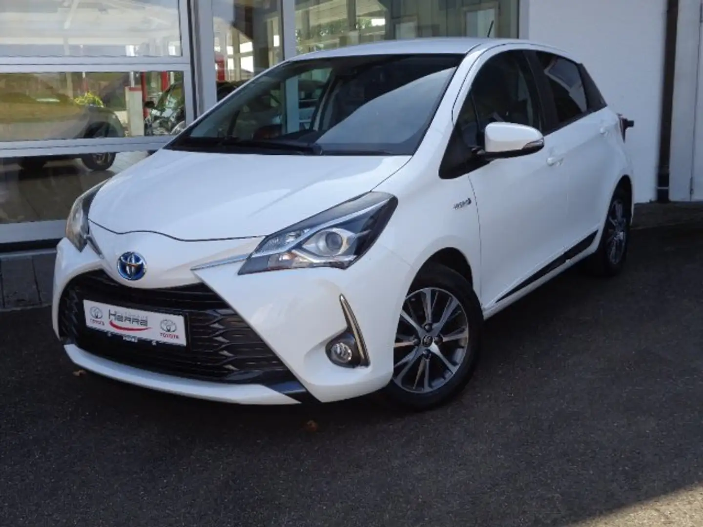 Toyota Yaris Yaris Hybrid Hybrid 1.5 VVT-i Y20 Team Deutschland Белый - 1