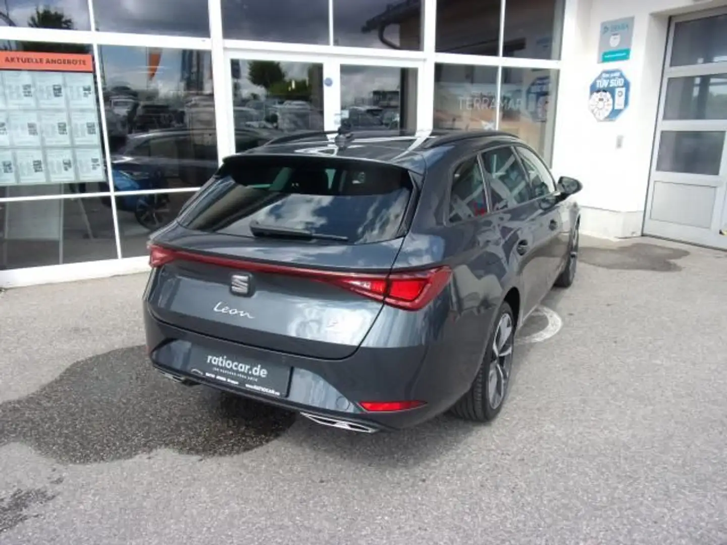 SEAT Leon LEON SPORTSTOURER FR 1.4 E-HYBRID DSG AHK SITZ. Grijs - 2
