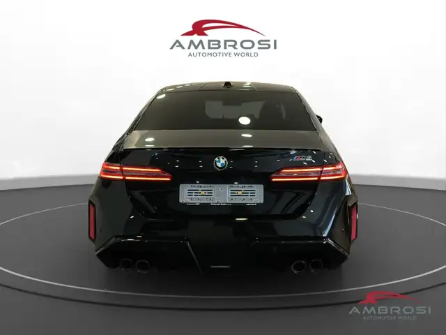 BMW M5 view 5