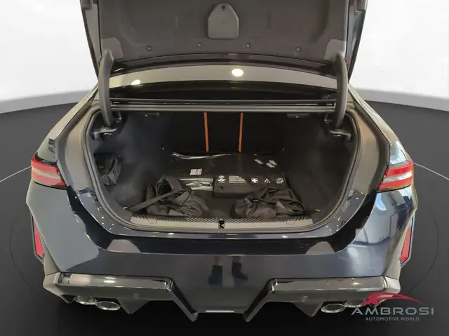BMW M5 view 11