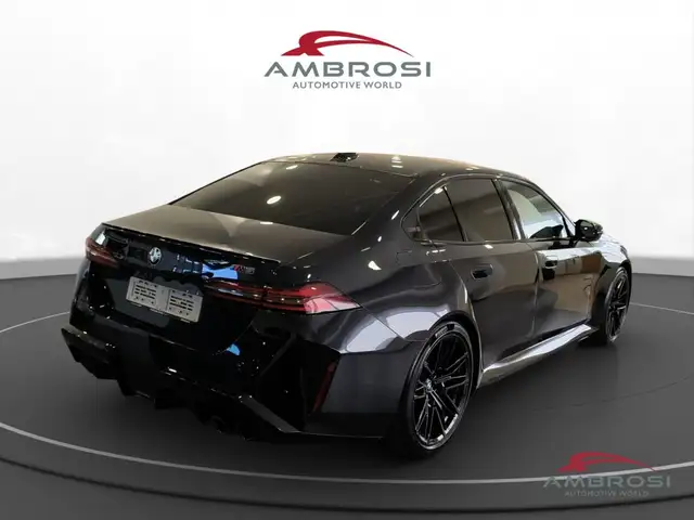 BMW M5 view 6