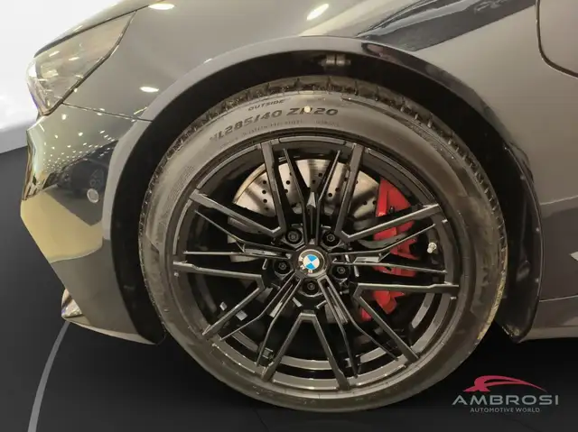 BMW M5 view 9
