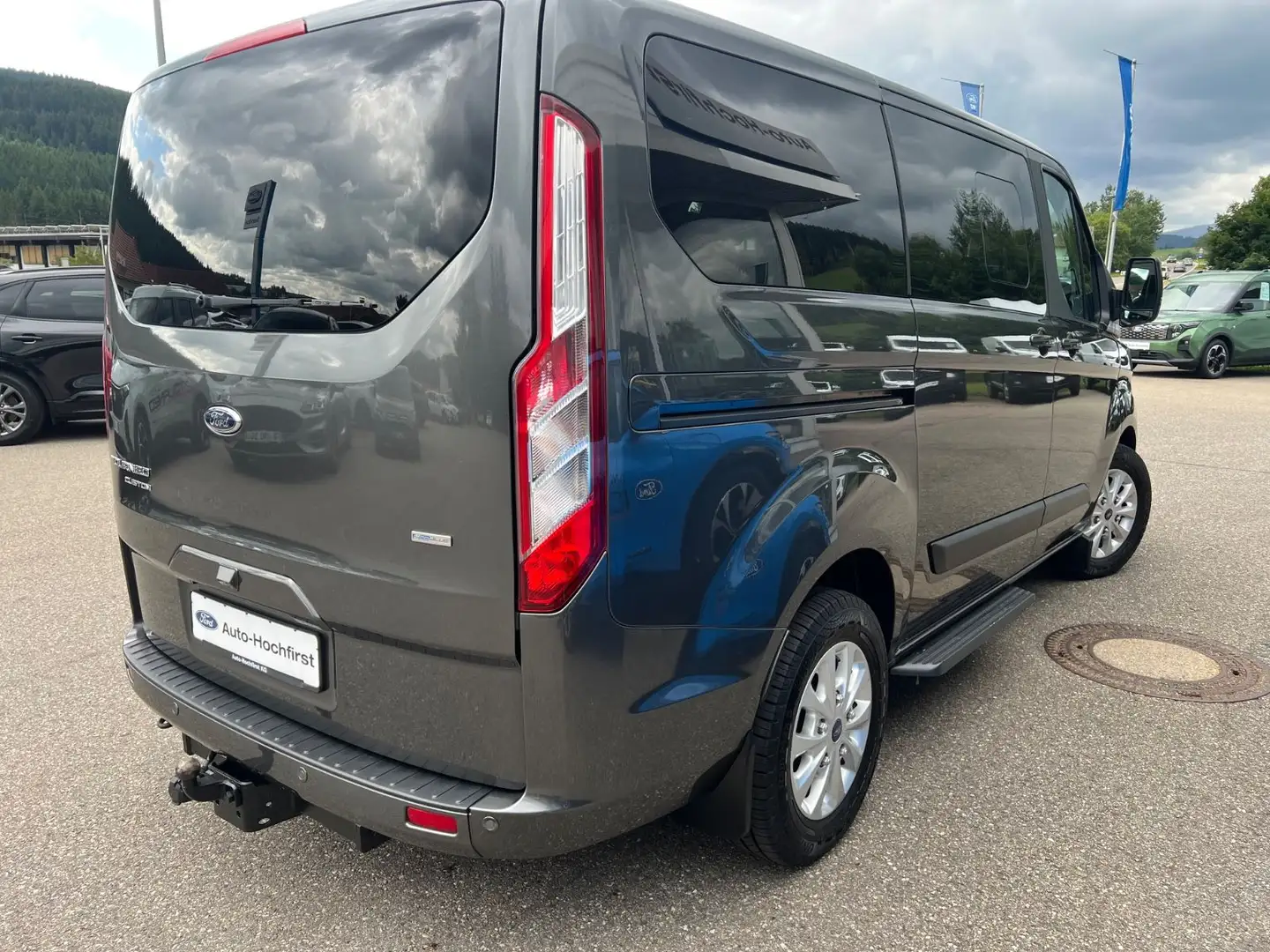 Ford Tourneo Custom 320 L1 Trend 2,0 170 AT 9 Sitzer Grau - 2