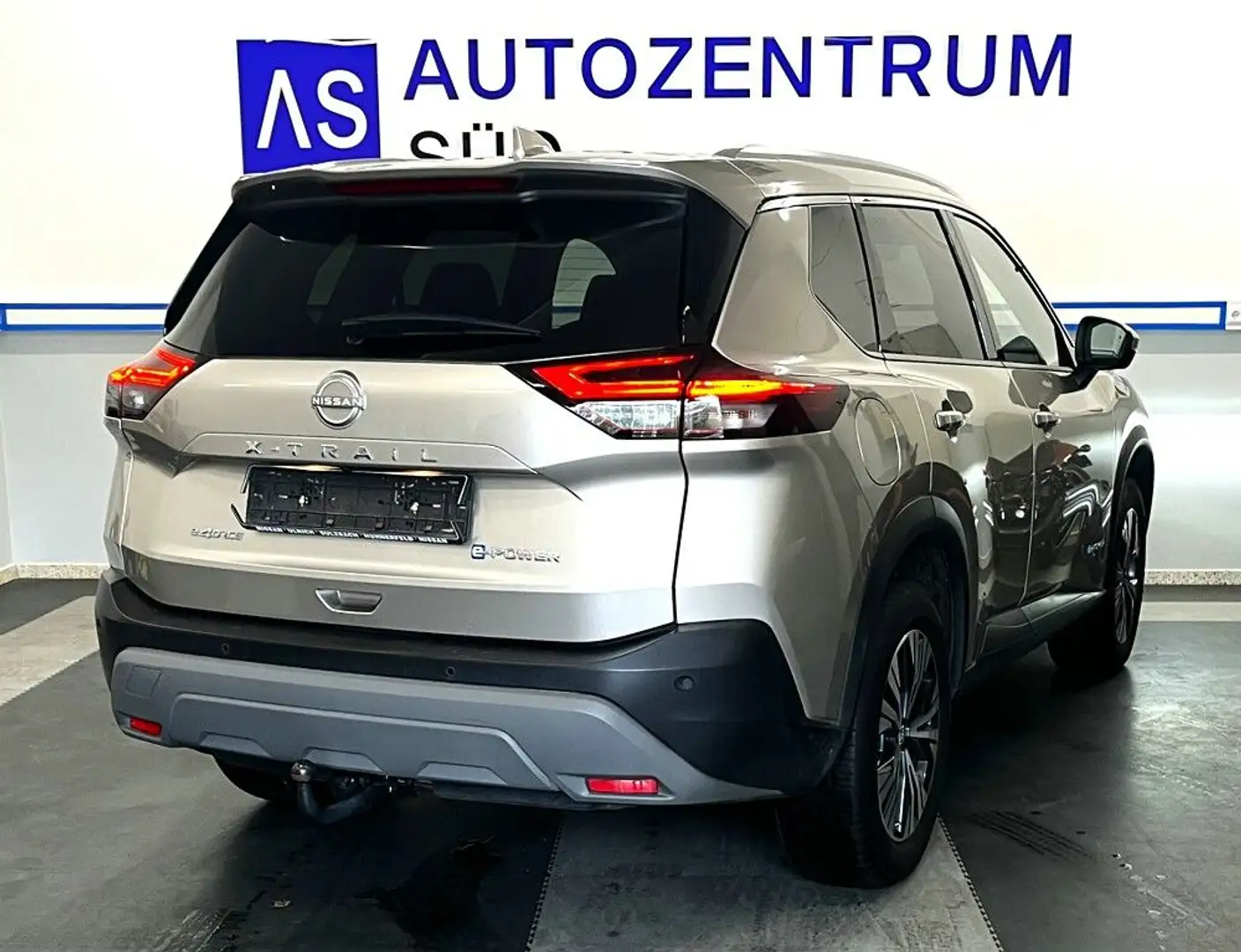 Nissan X-Trail 1.5 e-Power 4x4 e-4orce Tekna+ 7-SITZER Grigio - 2