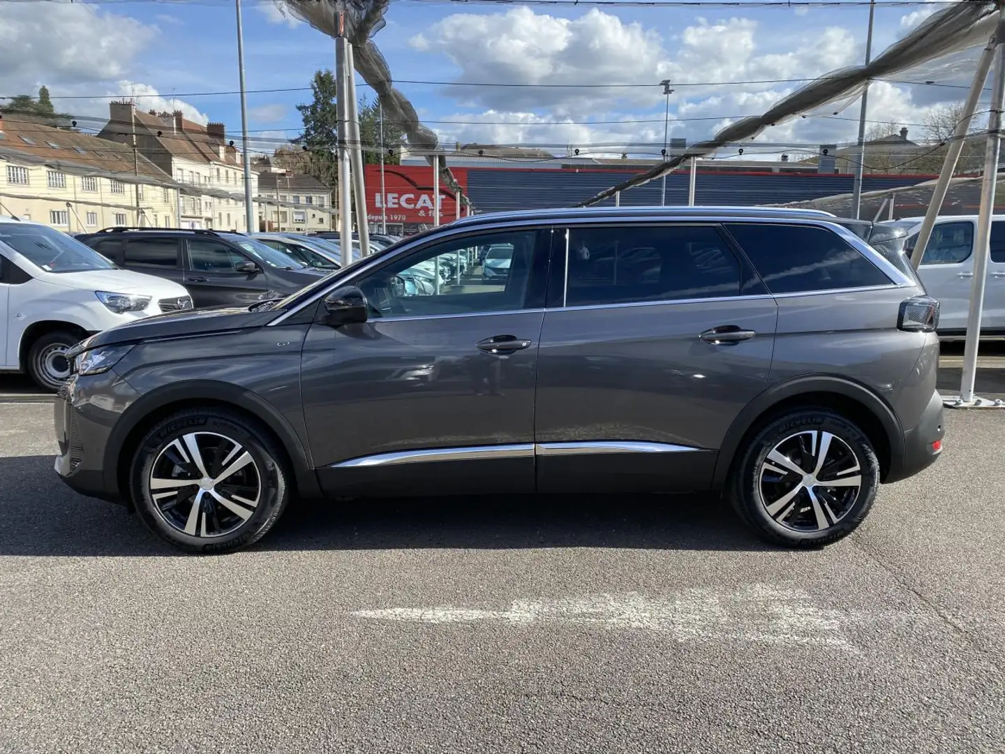 Peugeot 5008 II (2) 1.5 BlueHDi S\u0026S 130 EAT8 GT 7 PLACES / Gris - 2