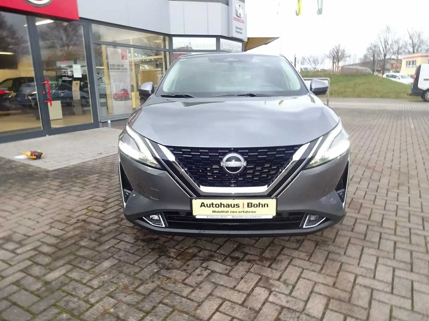 Nissan Qashqai 1.3 DIG-T MHEV N-Connecta, Winter Paket Gris - 2