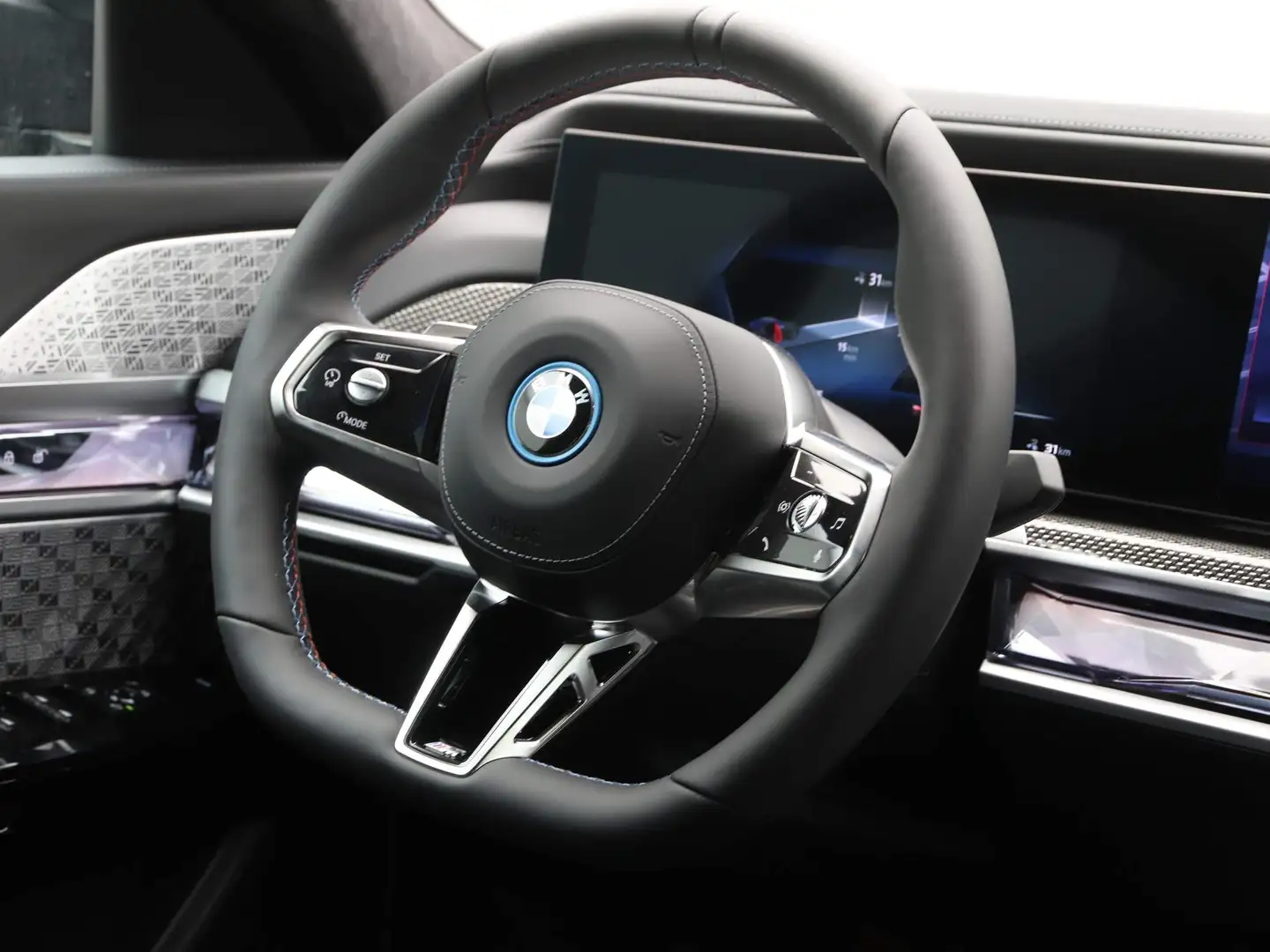 BMW i7 M70 xDrive 106 kWh Grey - 2