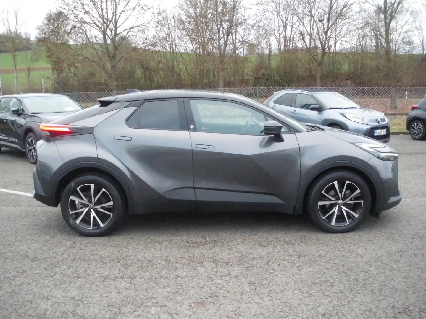 Toyota C-HR C-HR 1.8 Hybrid Team Deutschland Gris - 2