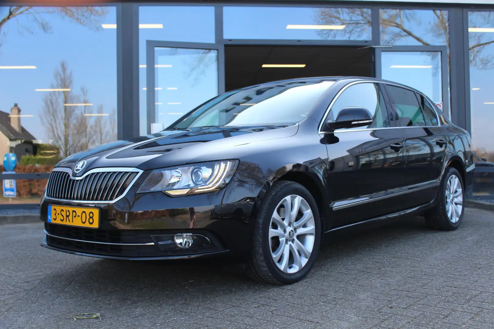 Skoda Superb 1.4 TSI Sprint Pro Negro - 2