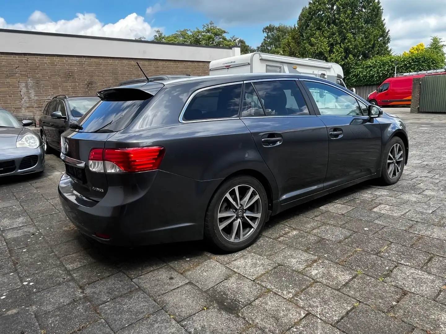 Toyota Avensis Kombi Edition 2,0 D4D*Navi*Rückfahrkamer Grau - 2