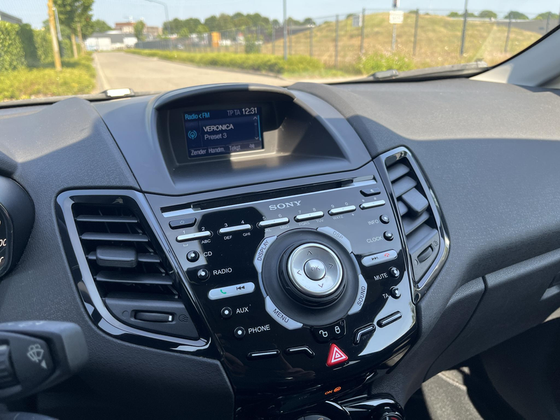 Ford Fiesta 1.0 EcoBoost St-Line * Airco * Nieuwe Distr.Riem * — photo 11