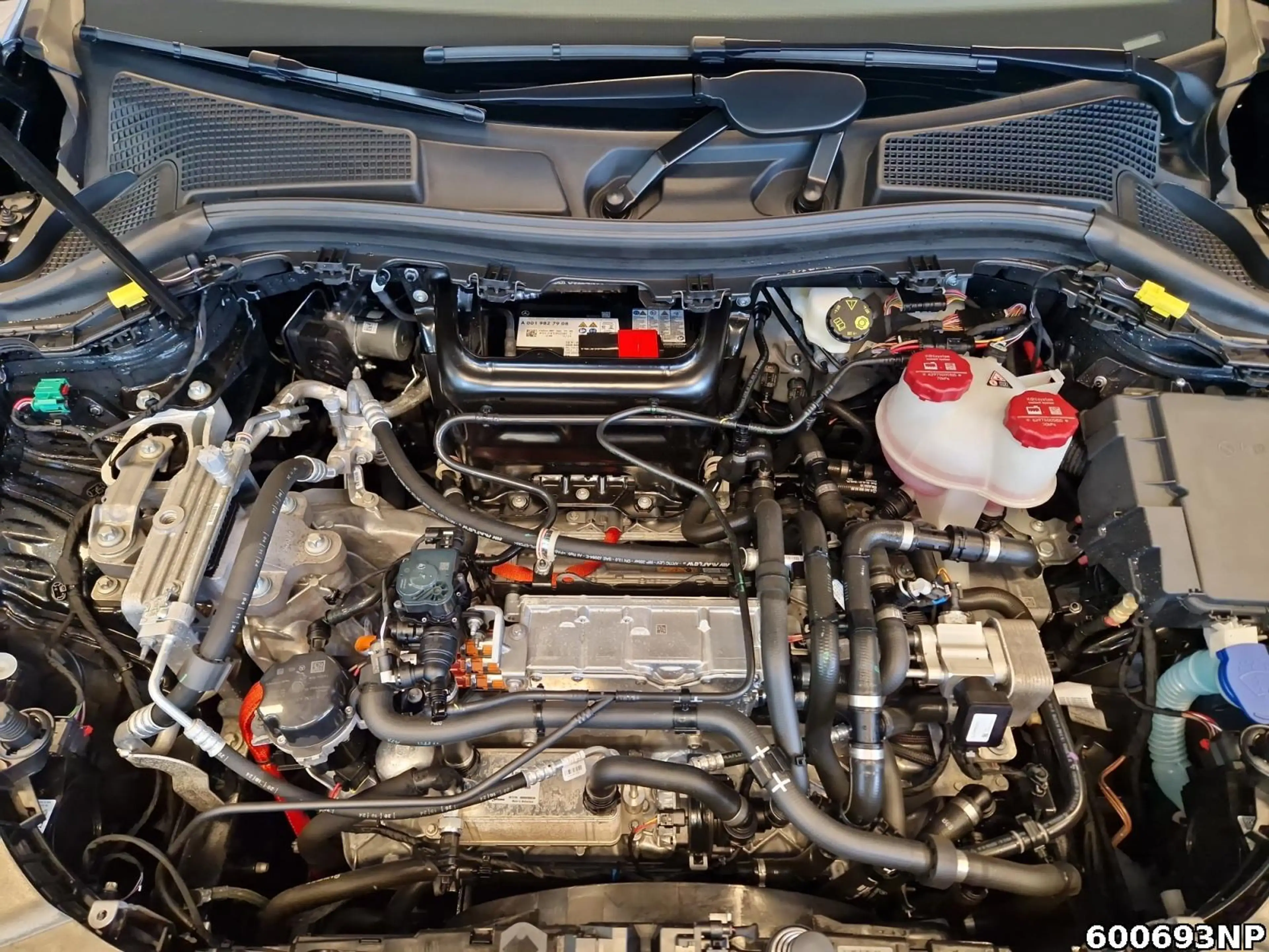 Mercedes-Benz EQA 350 AMG Line Panorama LED Kamera Totwinkel — photo 7