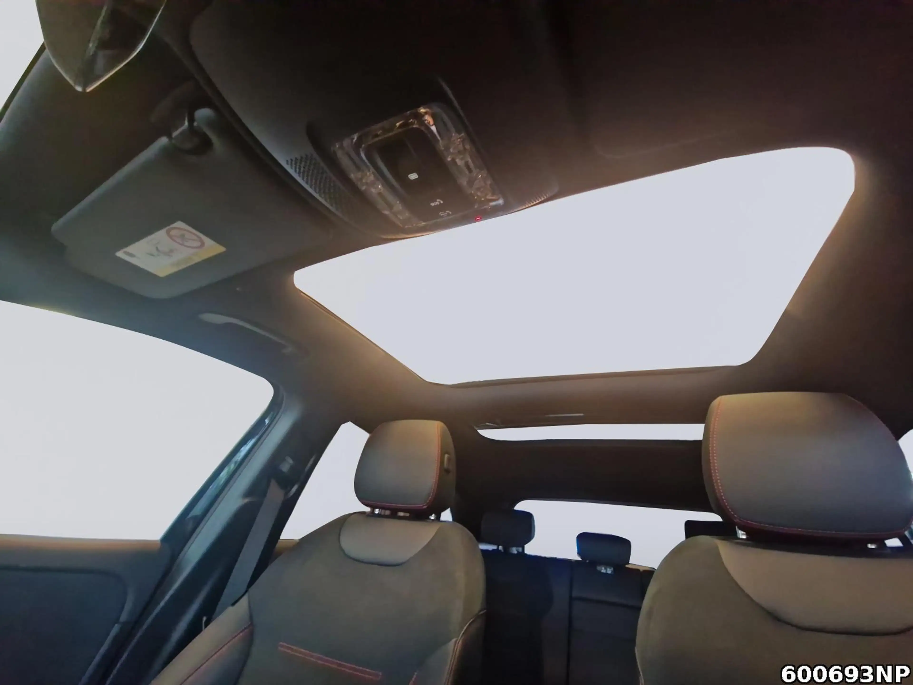 Mercedes-Benz EQA 350 AMG Line Panorama LED Kamera Totwinkel — photo 13