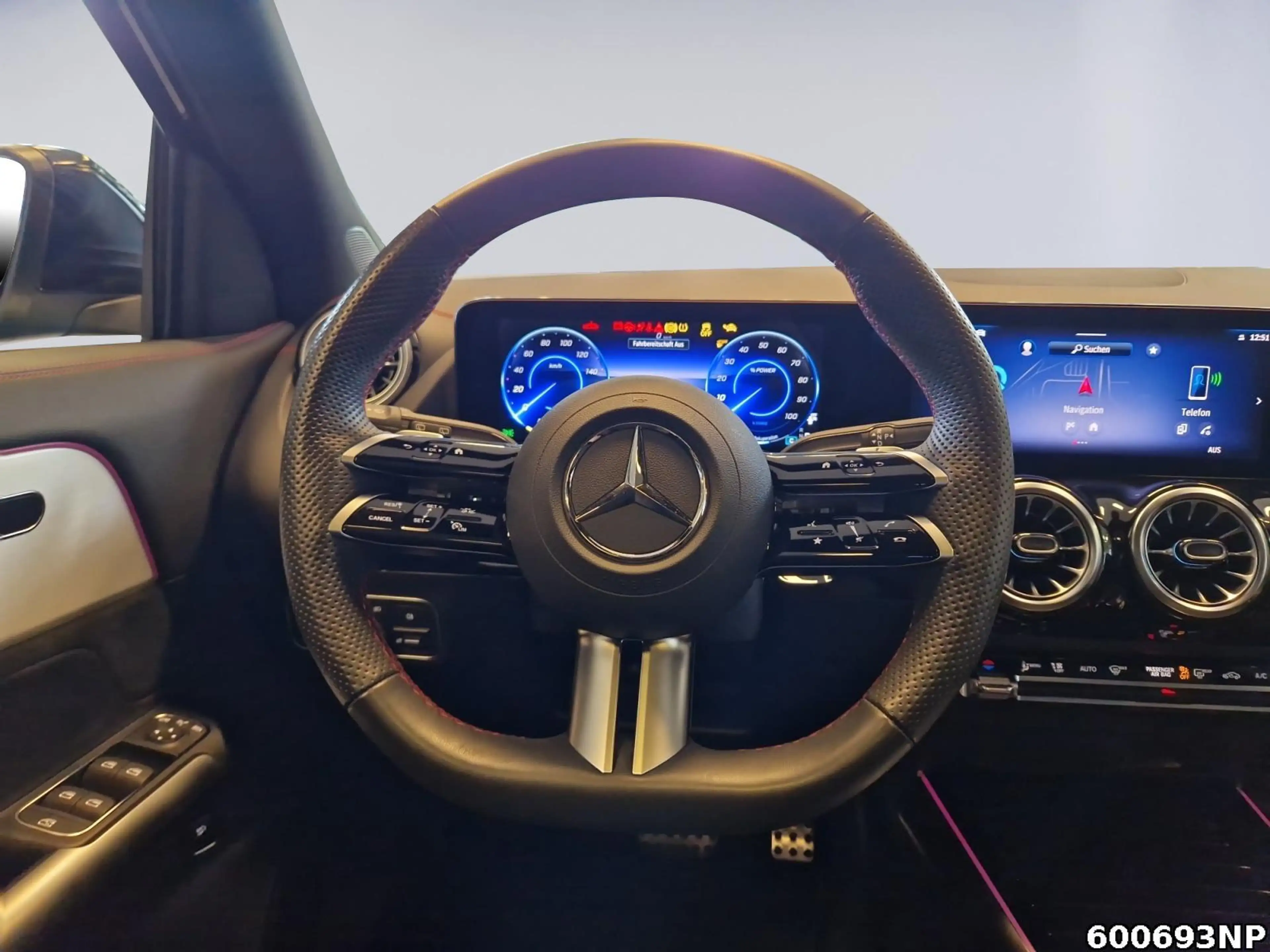 Mercedes-Benz EQA 350 AMG Line Panorama LED Kamera Totwinkel — photo 9