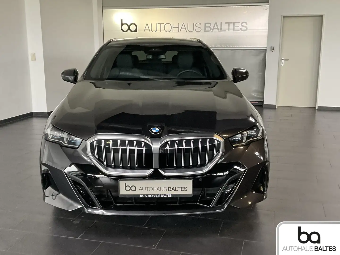 BMW 520 520i Touring M Sport Inno/Comfort/Pano/DrivPl/AHK Grau - 2