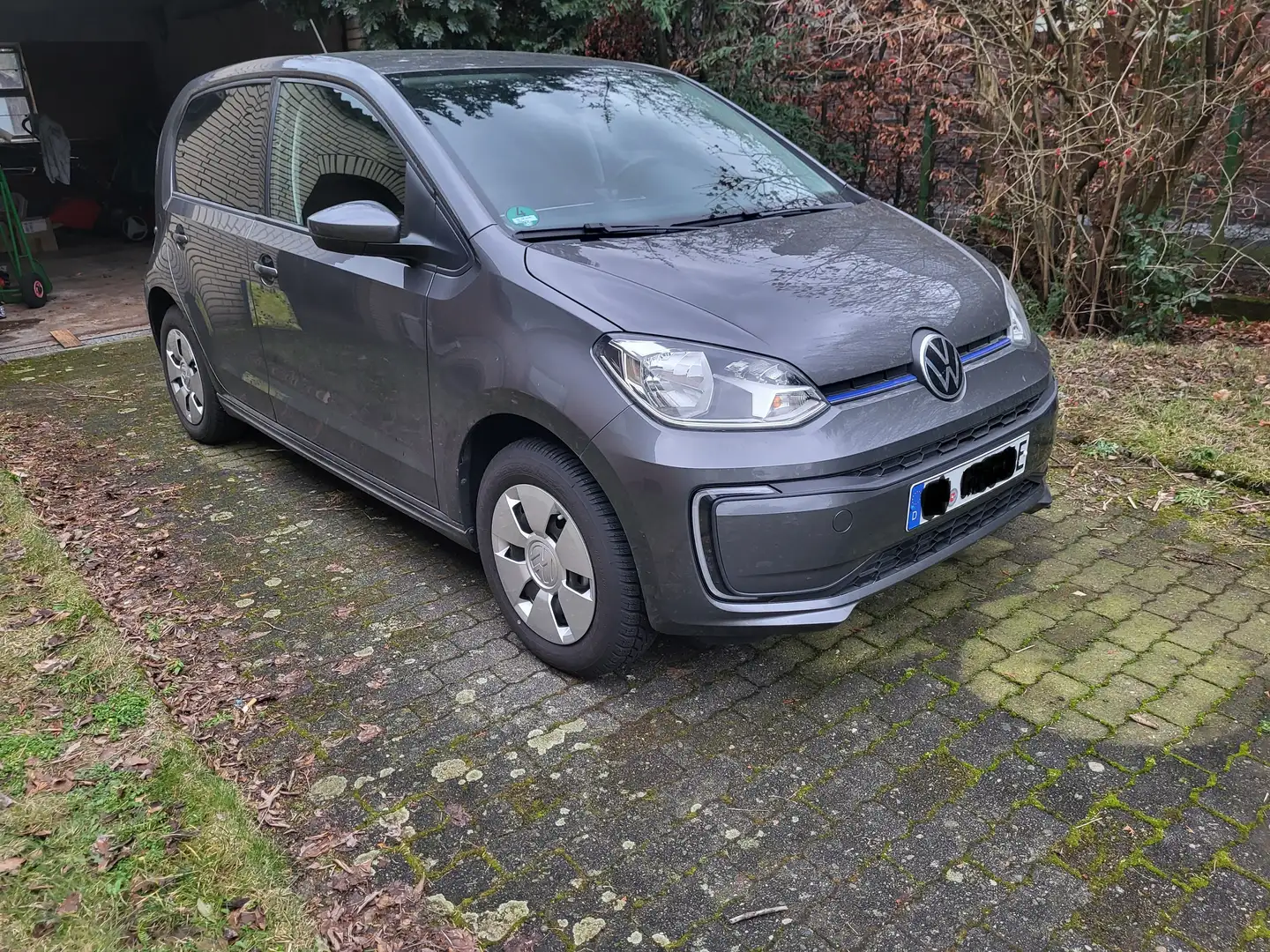 Volkswagen e-up! Style Plus mit Garantie bis 03/28 Gris - 1