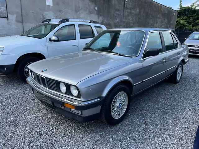 BMW 325 IA Etat Show Room.