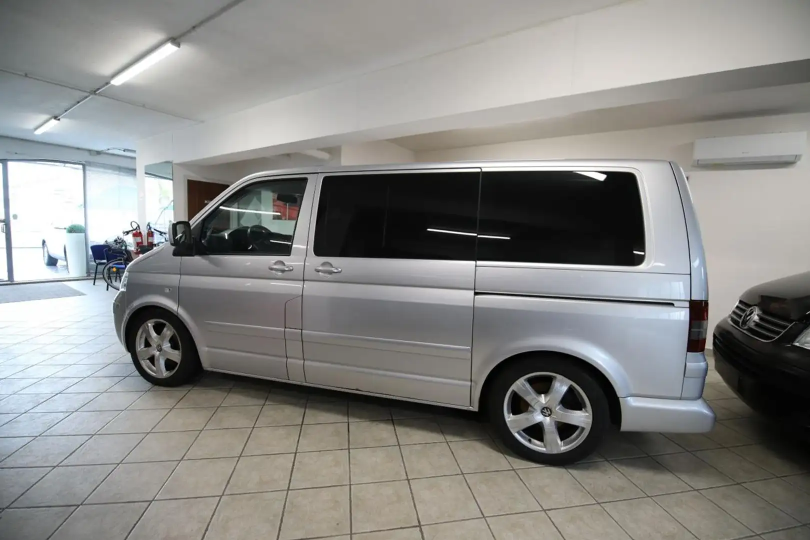 Volkswagen T5 Multivan 2.5 Tdi 174cv 7Posti Navi Webasto Klima G.T Argento - 1
