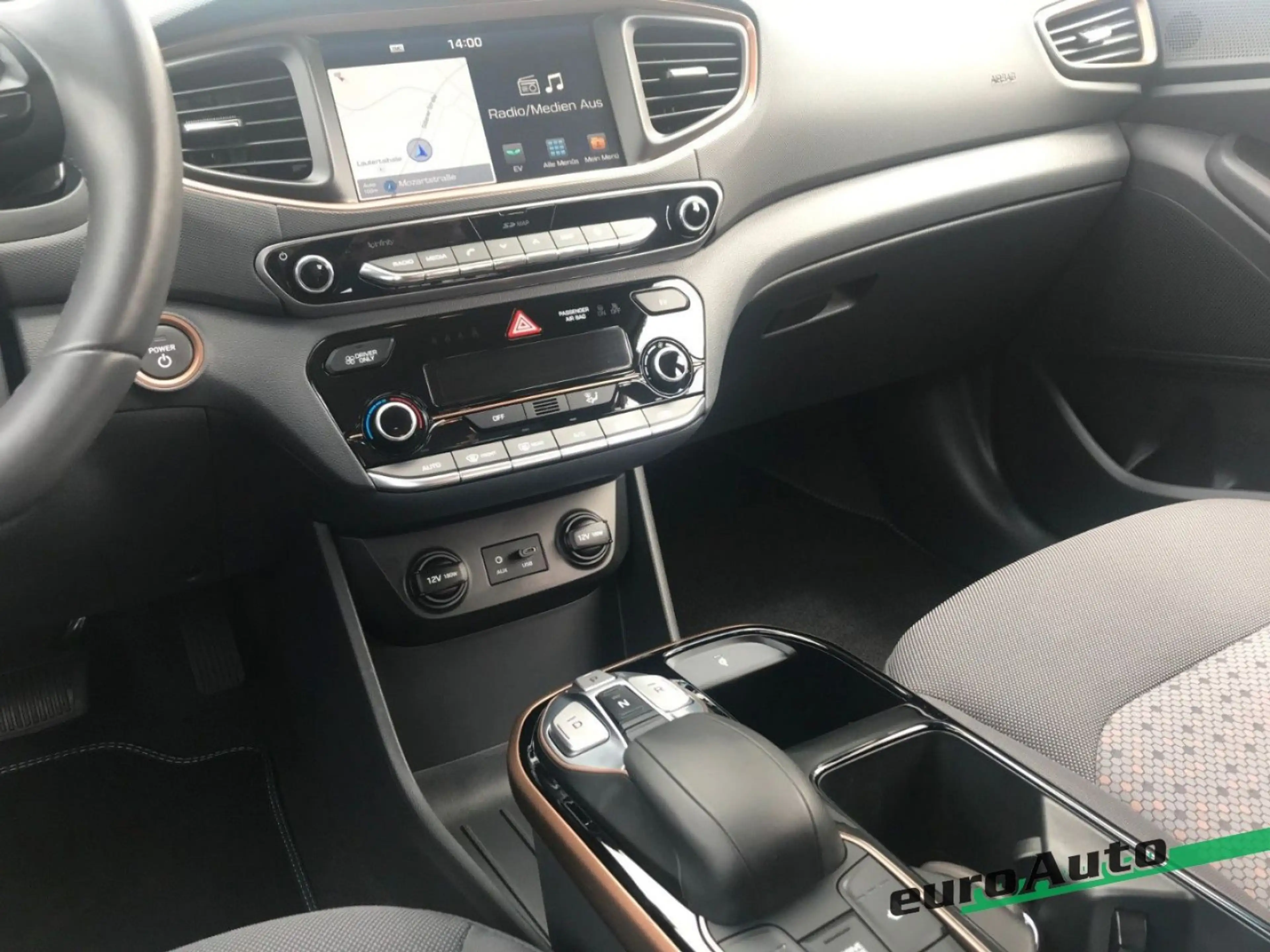 Hyundai IONIQ Style Elektro AHK Rückfahrkamera — photo 13