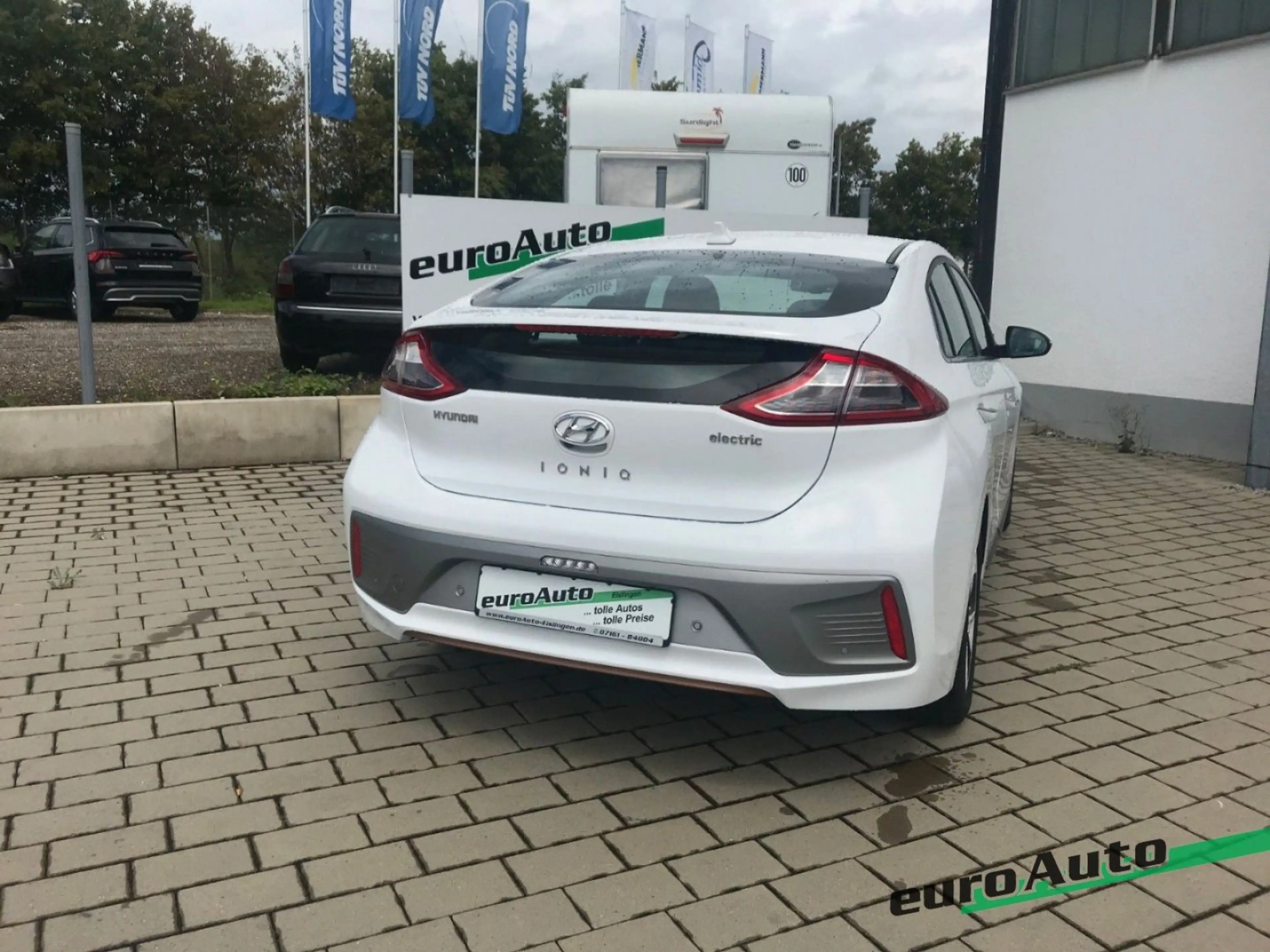 Hyundai IONIQ Style Elektro AHK Rückfahrkamera — photo 4