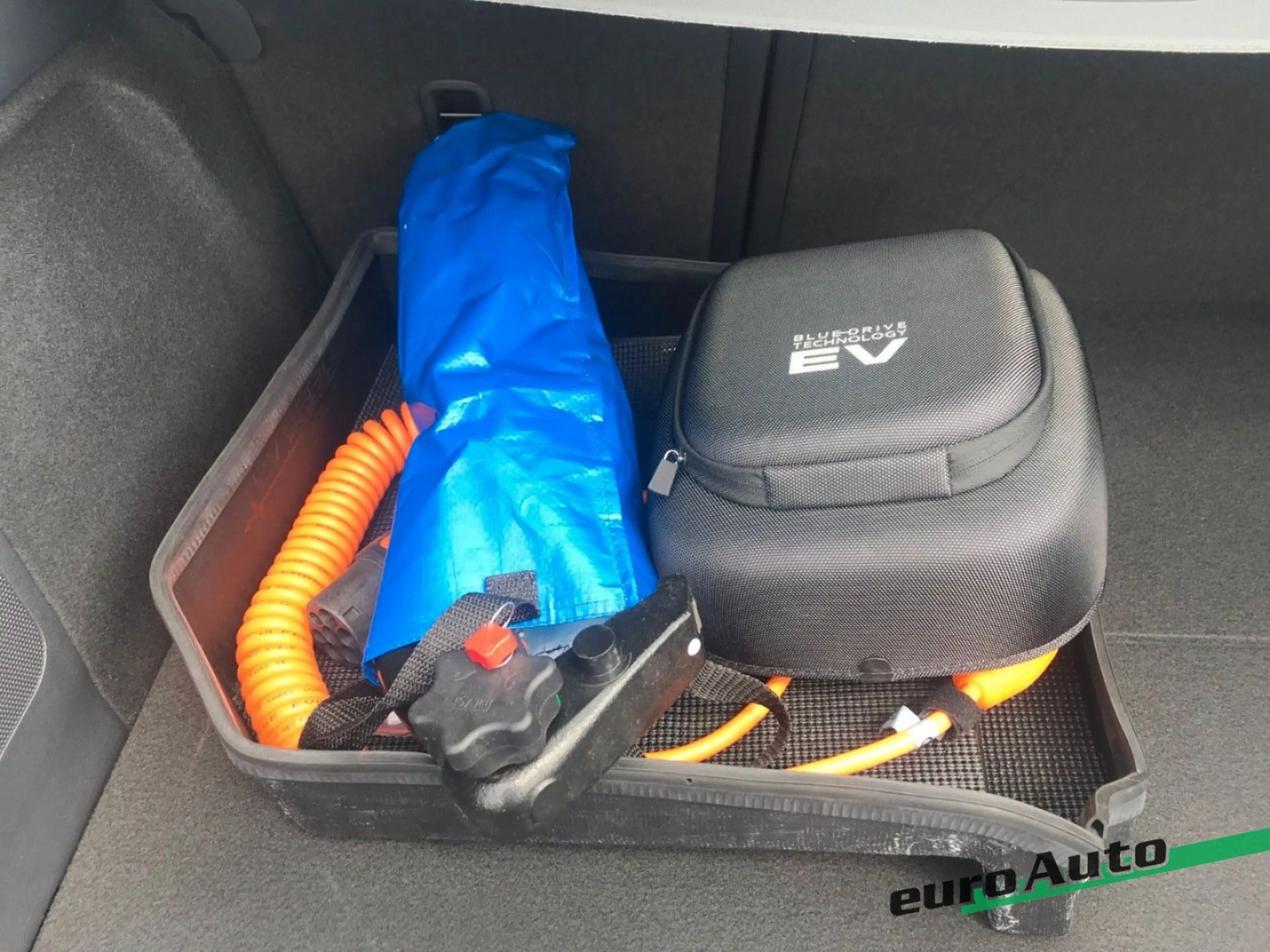 Hyundai IONIQ Style Elektro AHK Rückfahrkamera — photo 15